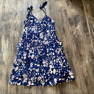 2/20 Cute light lined dress with pockets EUC